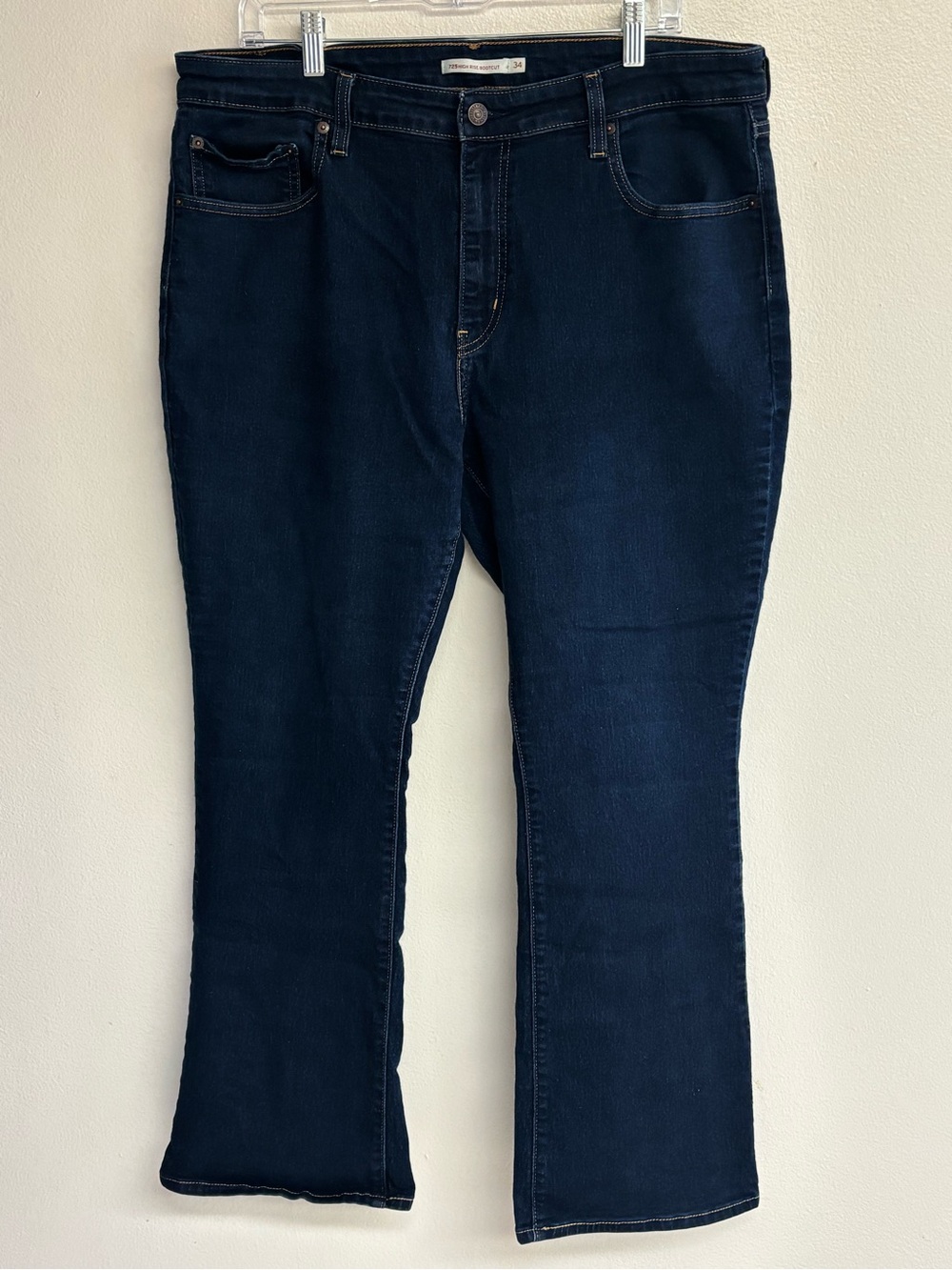 Levi’s 725 High Rise Bootcut Jeans